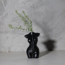 Load image into Gallery viewer, Annika Vase