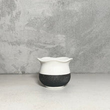 Load image into Gallery viewer, Daisy Planter