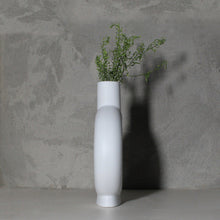 Load image into Gallery viewer, Ingrid Vase
